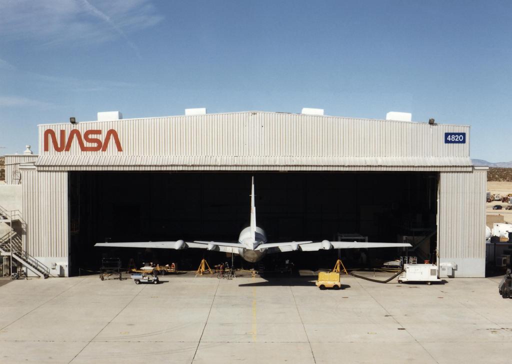 Flight Loads Laboratory, Hangar Door Open