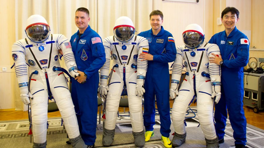 Expedition 44 crew members