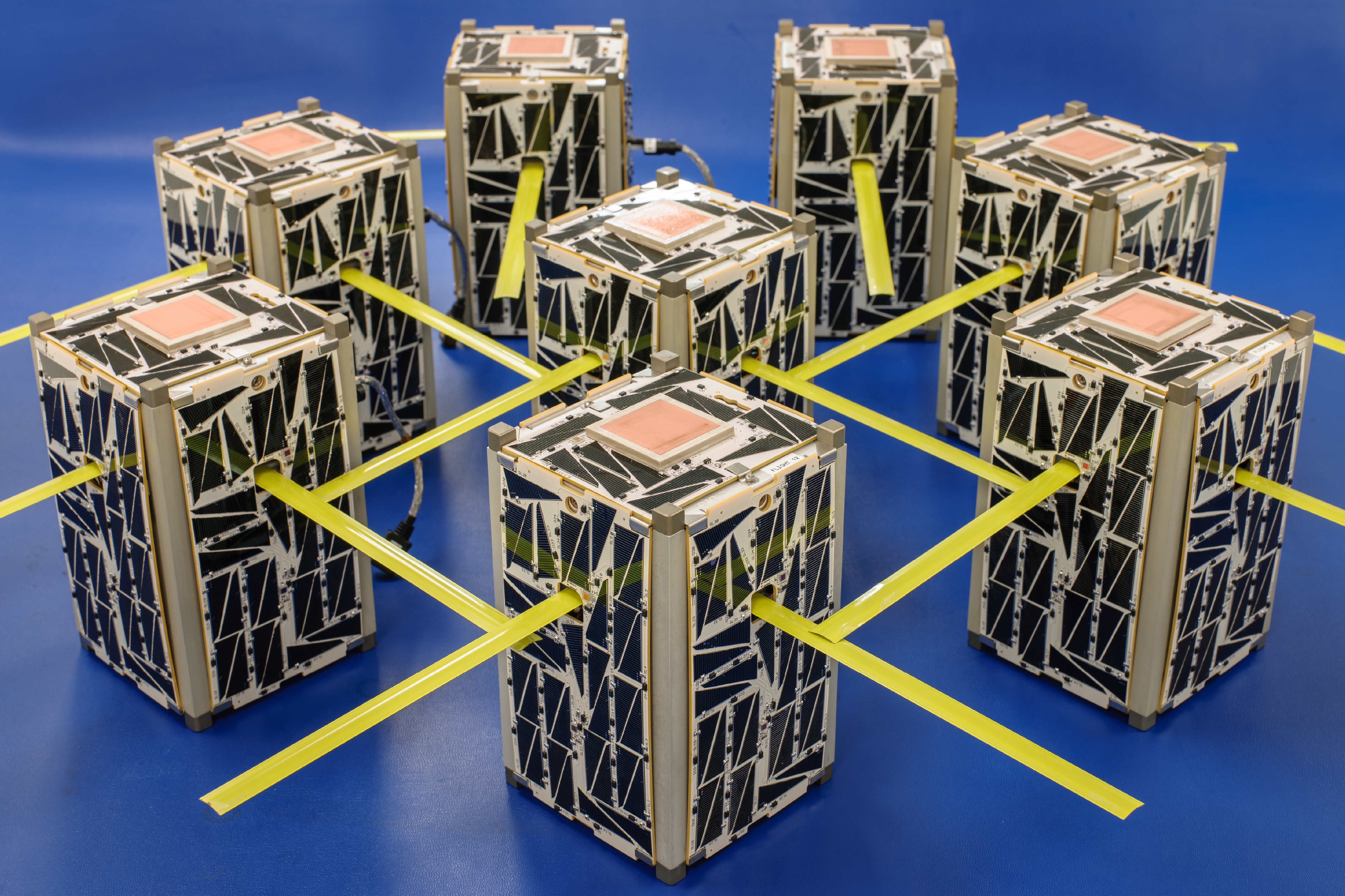 Нано спутник. CUBESAT спутники. Наноспутники CUBESAT. Наноспутник CUBESAT конструктор. Спутник CUBESAT 3u.