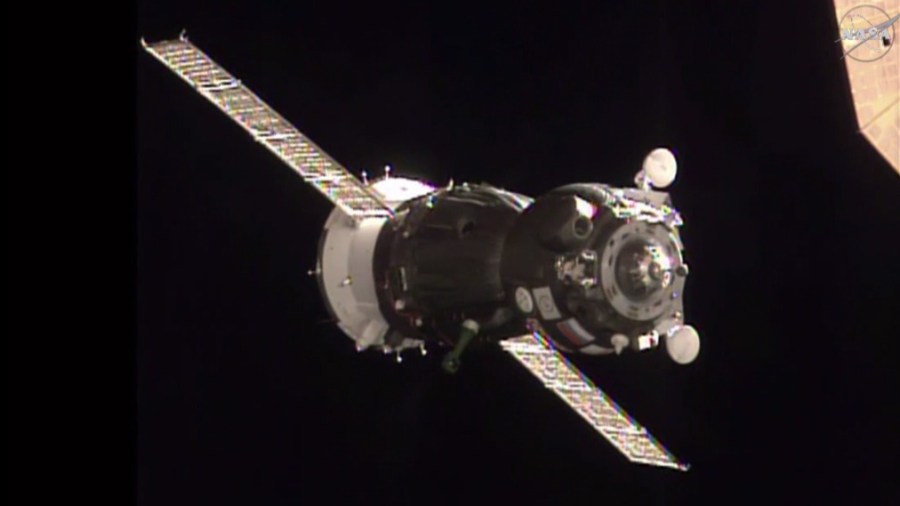 Soyuz Approaches Station