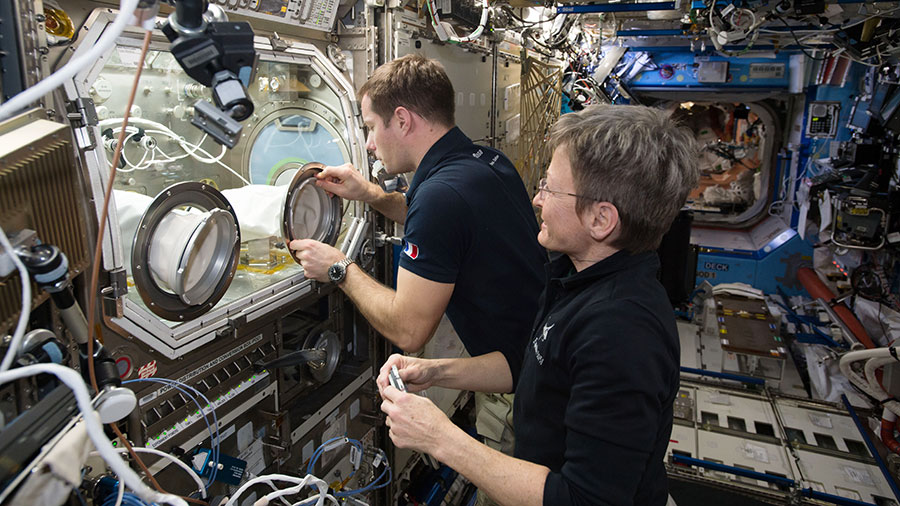 Astronauts Thomas Pesquet and Peggy Whitson