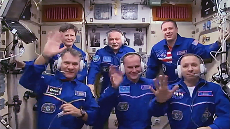 The Expedition 52 crew