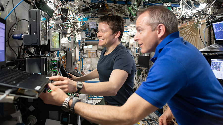 Astronauts David Saint-Jacques and Anne McClain