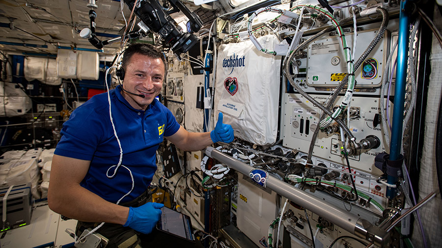 Expedition 60 Flight Engineer Andrew Morgan of NASA