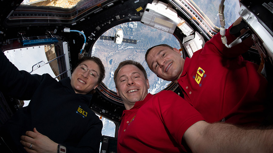 Expedition 60 trio with Dragon approaching