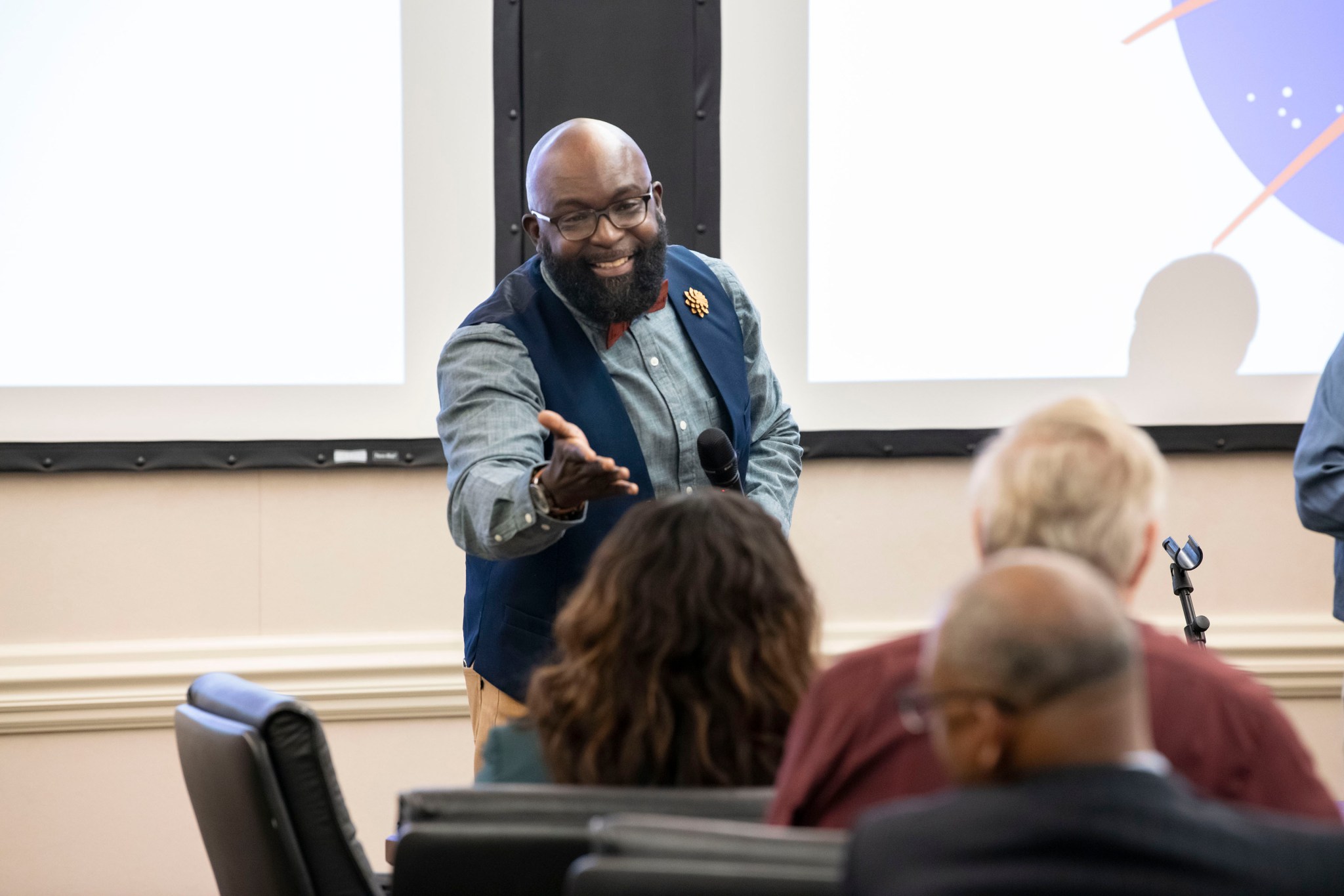 Former NASA scientist Kantis Simmons, an author and speaker, addresses NASA’s Marshall Space Flight Center team members Oct. 29.