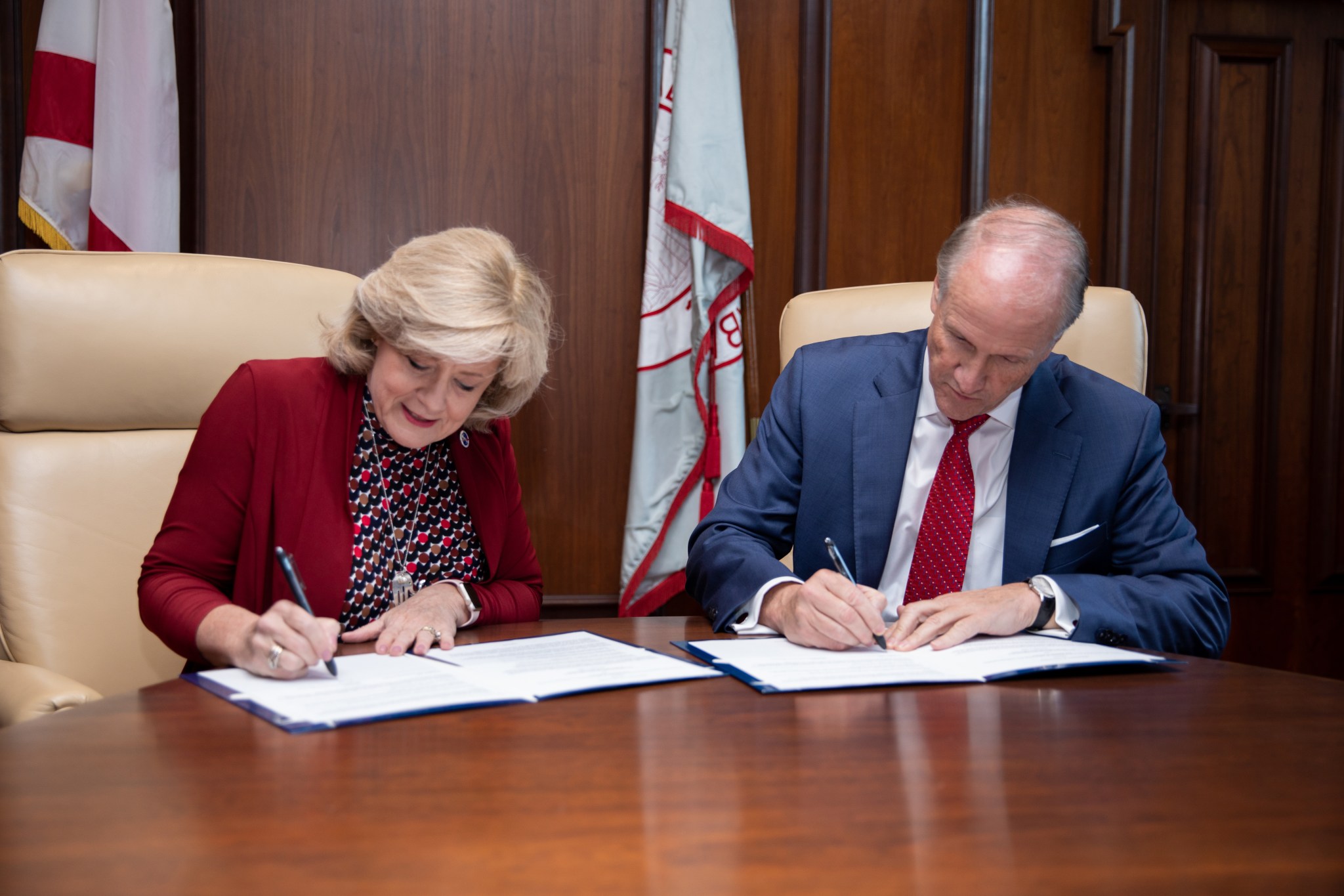 Jody Singer, left, and University of Alabama President Stuart Bell sign a memorandum of understanding Nov. 6 in Tuscaloosa. 