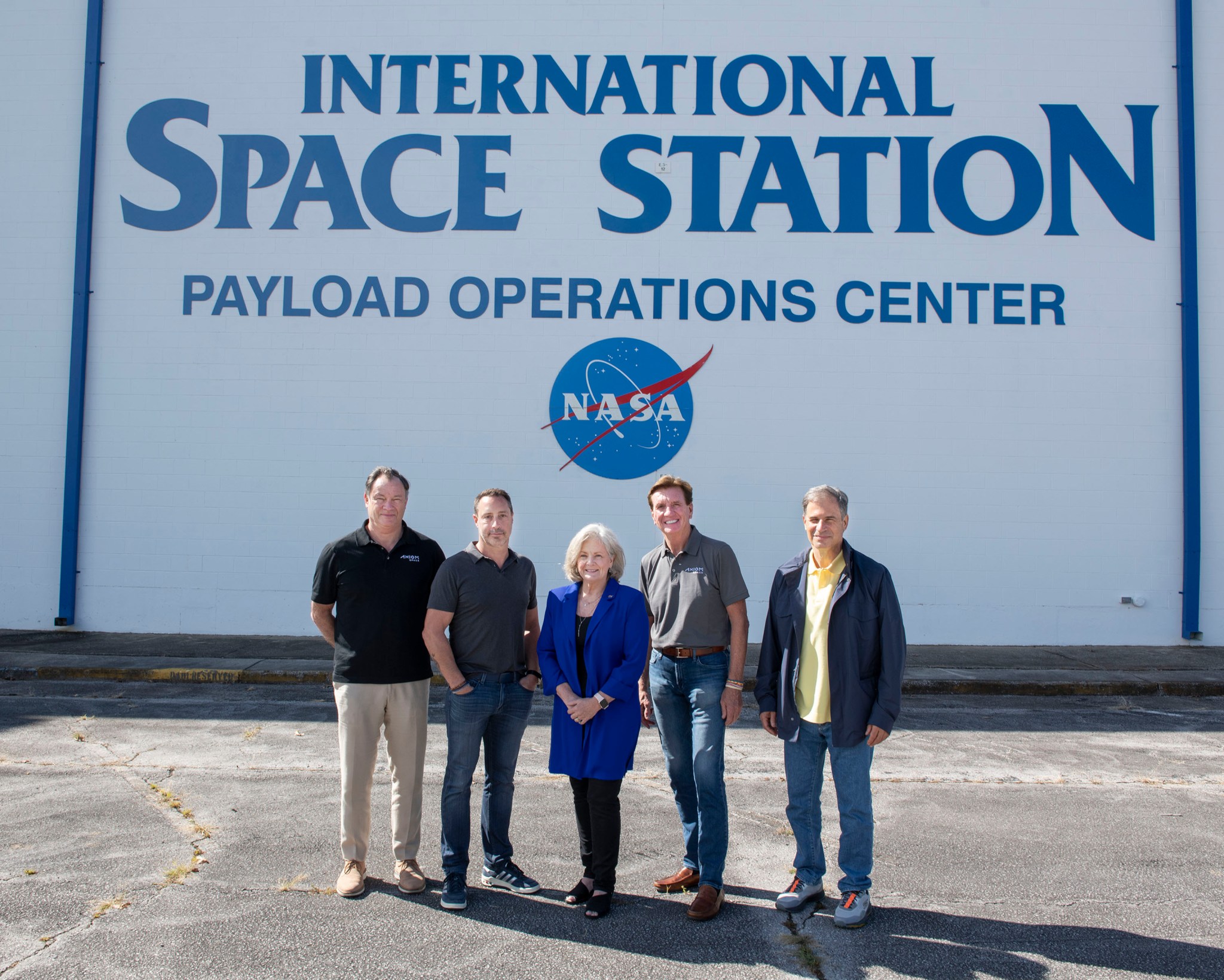 Jody Singer, center, director of NASA’s Marshall Space Flight Center, joins crew members of Axiom Space’s Ax-1.