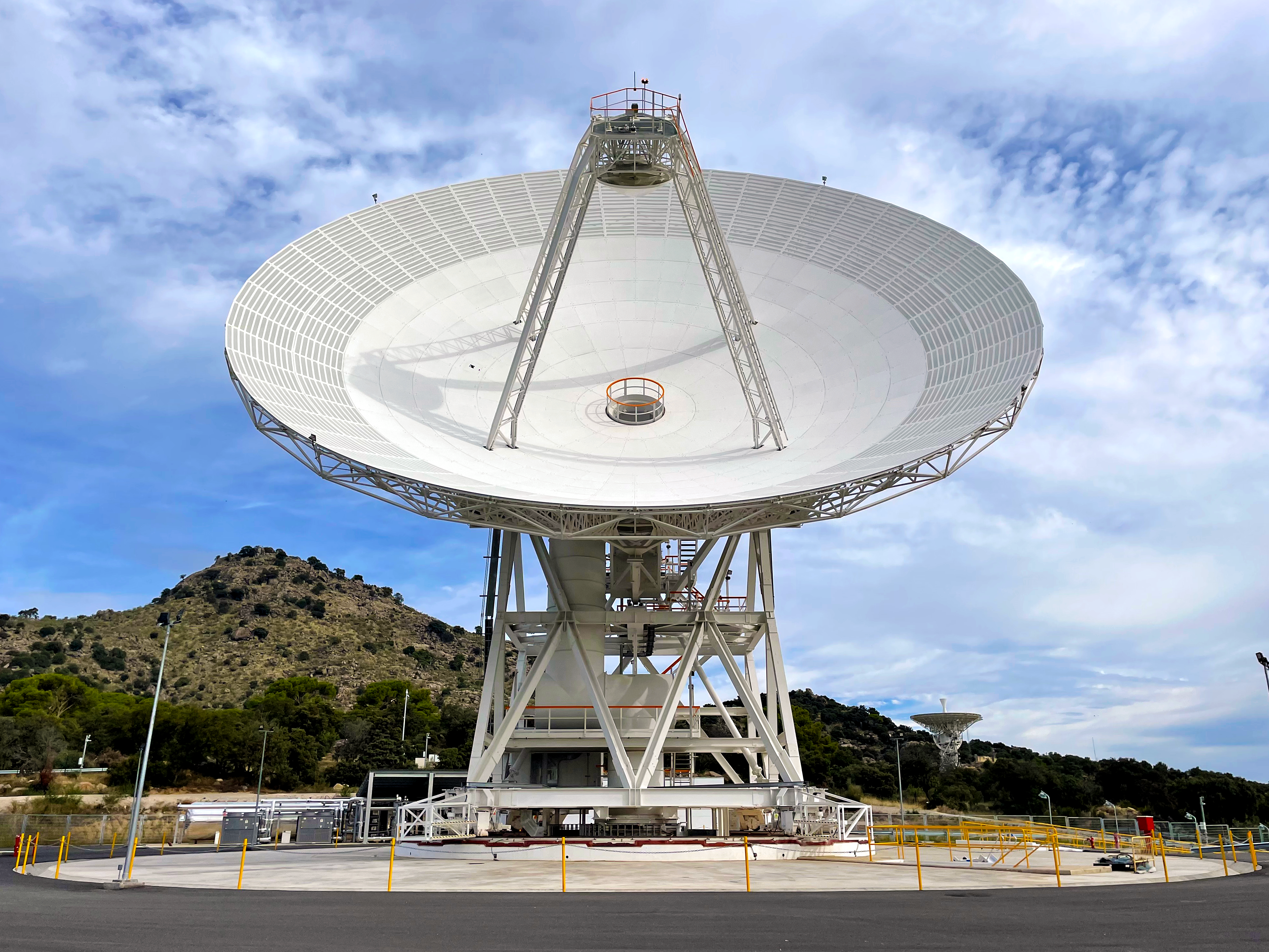 La NASA añade una nueva antena parabólica gigante para comunicarse con las  misiones en el espacio profundo – Madrid Deep Space Communications Complex