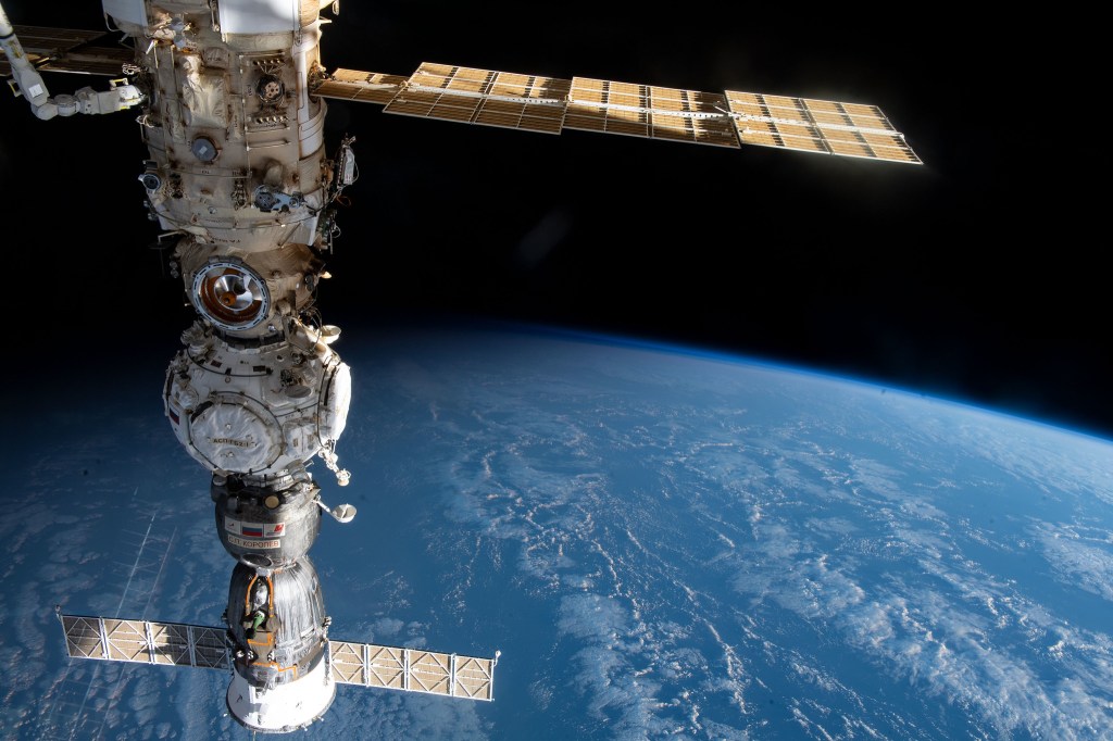 NASA to Provide Live Coverage of Space Station Crew Activities