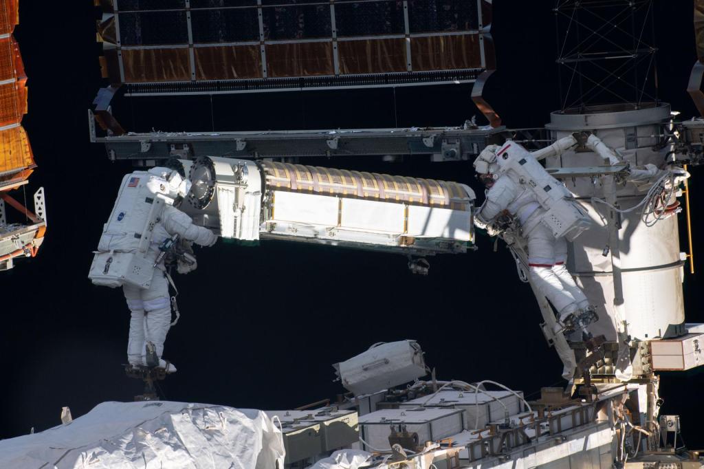 NASA to Provide Coverage of Preview Briefing, US Spacewalks