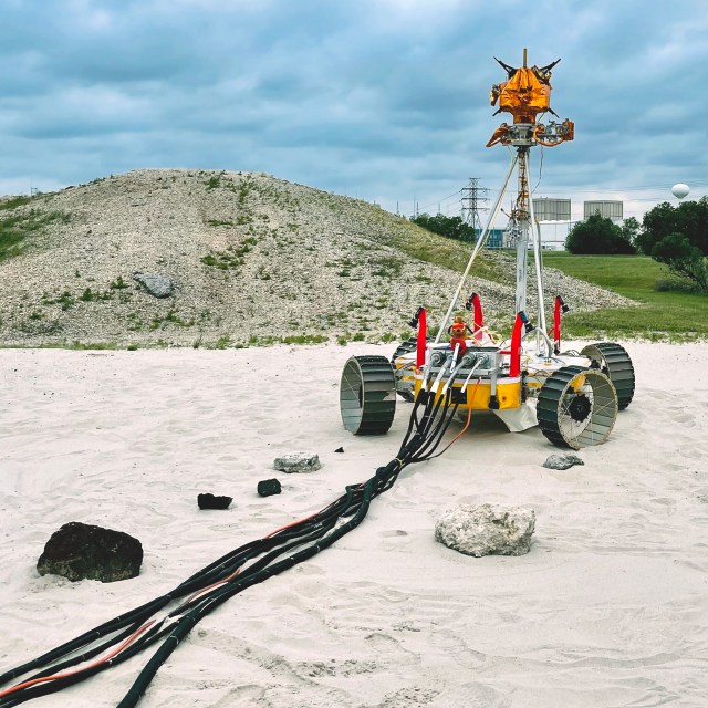 VIPER Prototype Readies for Lander Tests, Practices Lunar Communications