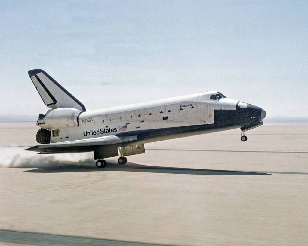 STS-1 Shuttle Columbia Touches Down on lakebed runway 23 at Edwards Air Force Base