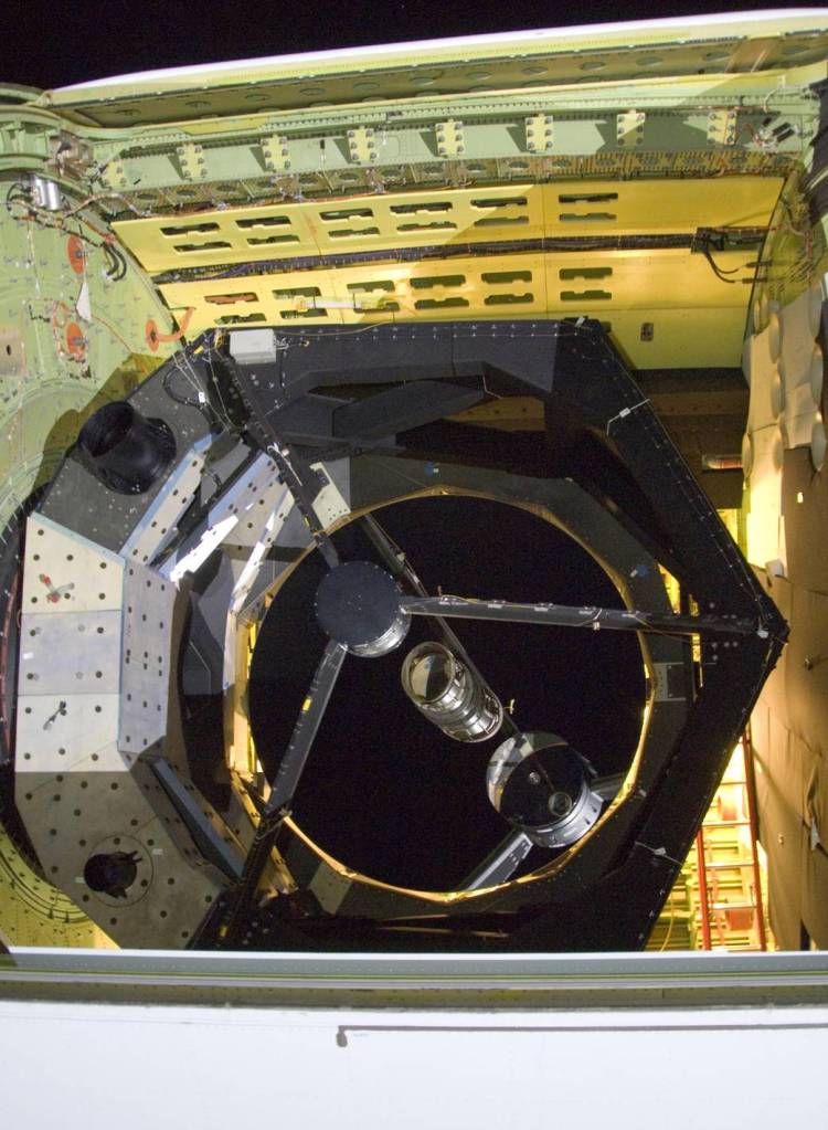 HIPO Photometer Installed on SOFIA Telescope