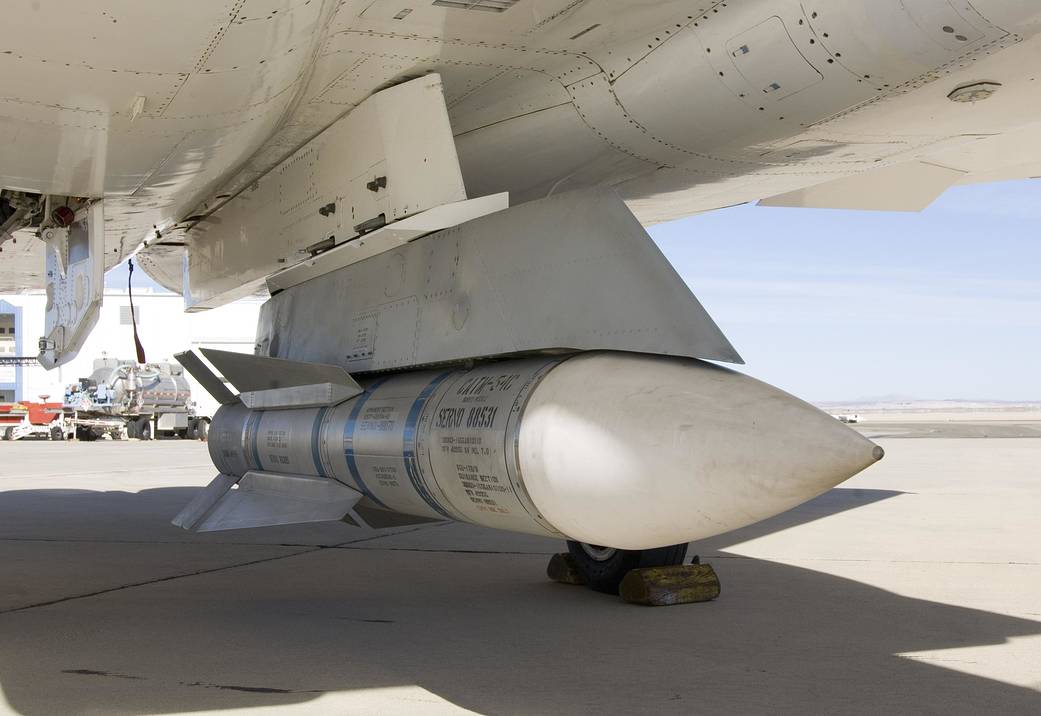 Phoenix missile mounted on the centerline pylon of NASA's F-15B.