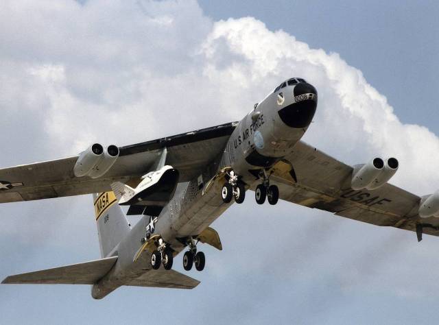 B-52 Heavy-lift Airborne Launch Aircraft - NASA