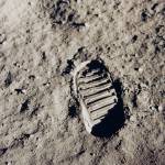 这是巴兹·奥尔德林（Buzz Aldrin）在阿波罗11号（Apollo 11）任务中的脚印，是踏上月球的第一步。 