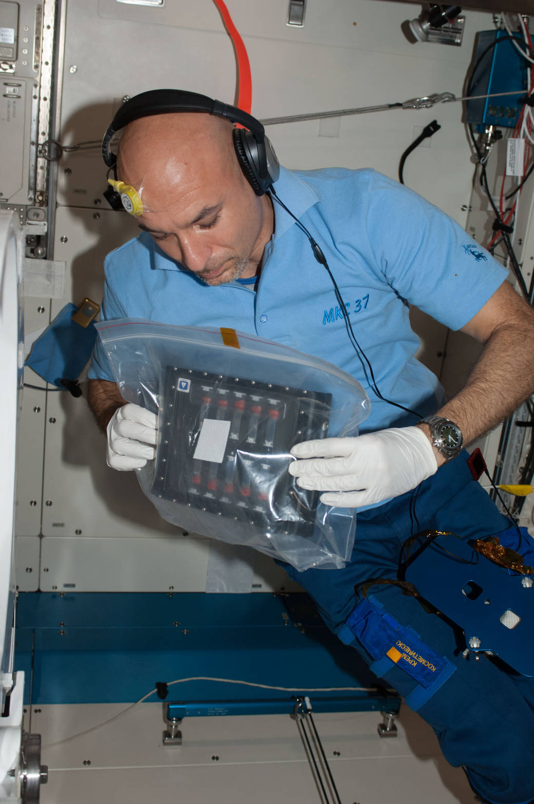 Luca Parmitano Works in the Kibo Laboratory