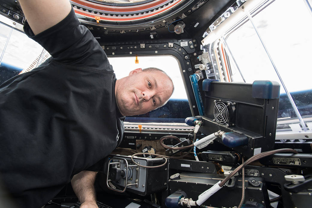 Astronaut Scott Tingle and the Window to the World