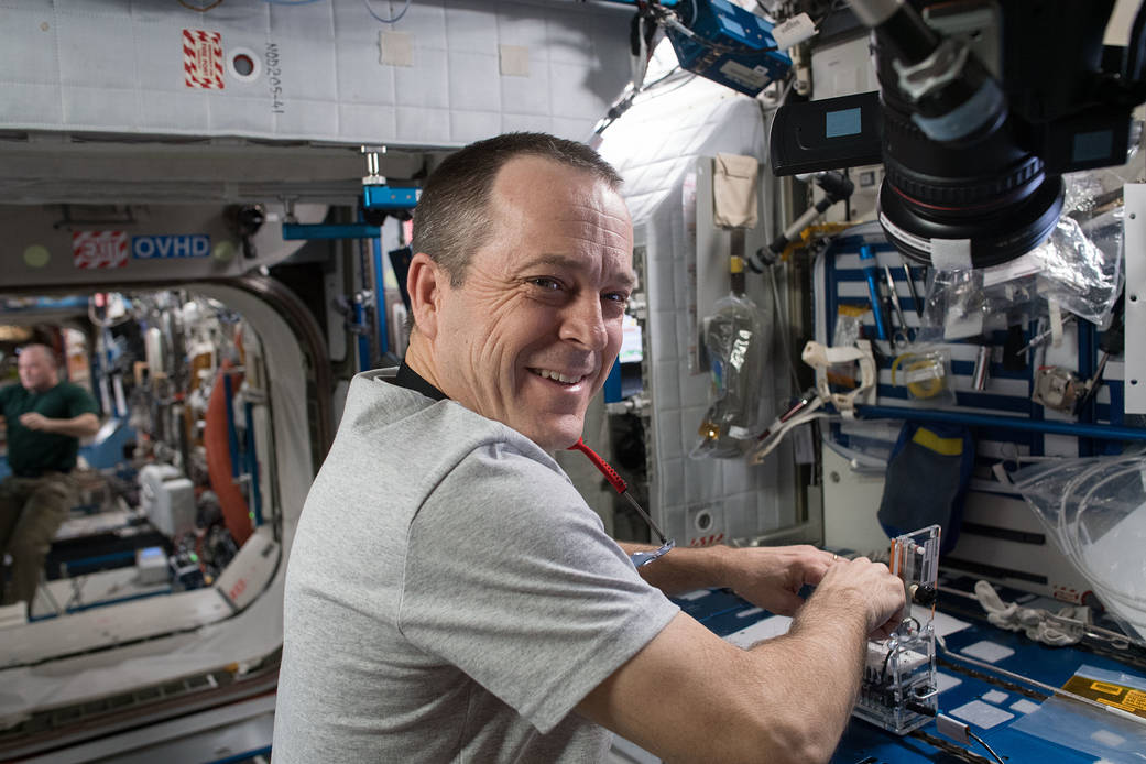Astronaut Ricky Arnold Works With Genes in Space-5