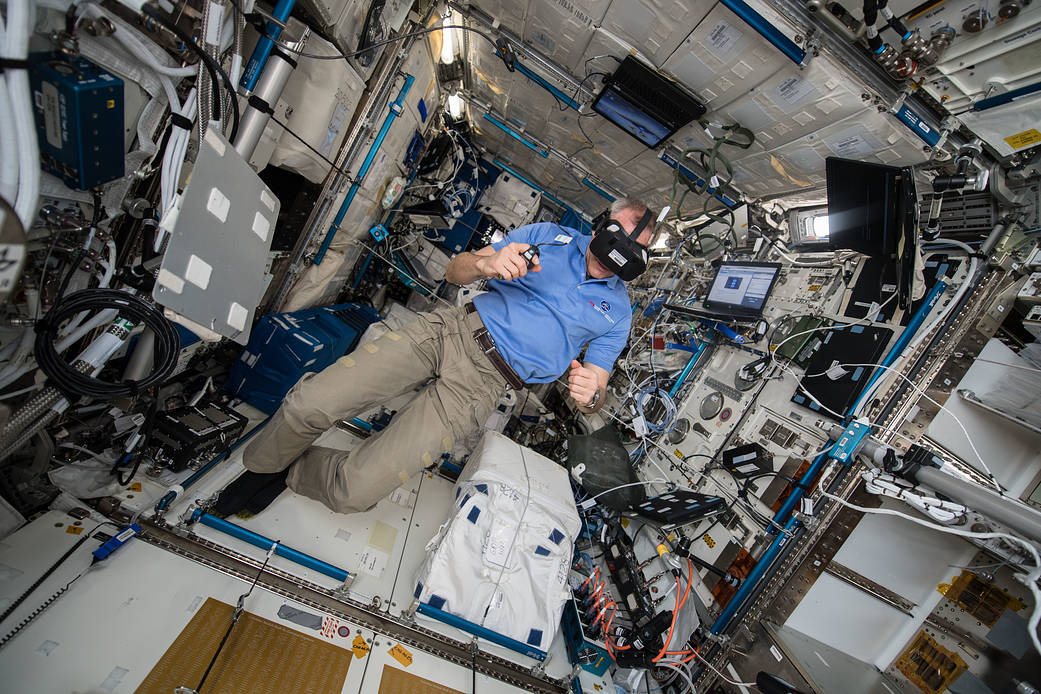 Astronaut David Saint-Jacques performs the Time Perception in Microgravity investigation