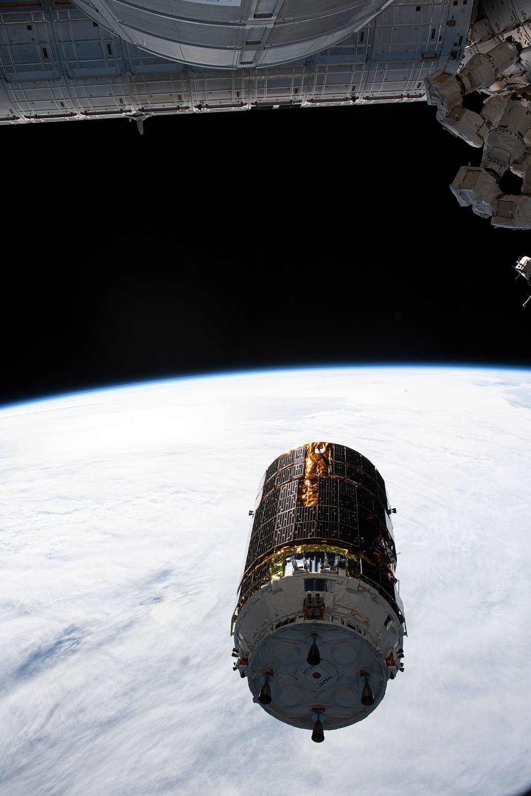 Japan's HTV-8 cargo craft slowly approaches the space station