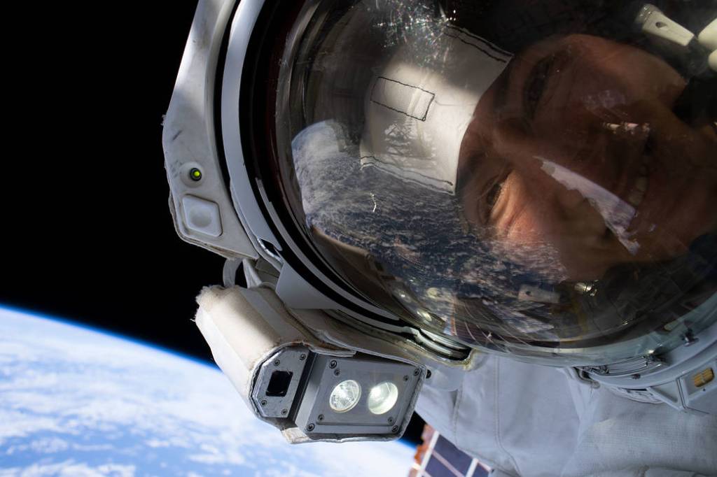 NASA astronaut Christina Koch takes an out-of-this-world "space-selfie"