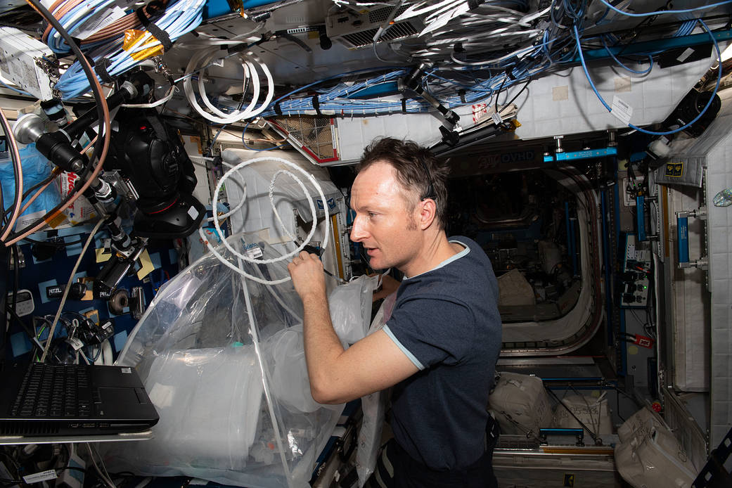 Astronaut Matthias Maurer studies planetary construction techniques