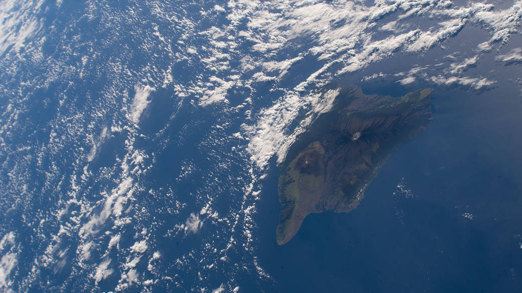 Hawaii's big island and its volcanoes Mauna Kea and Mauna Loa