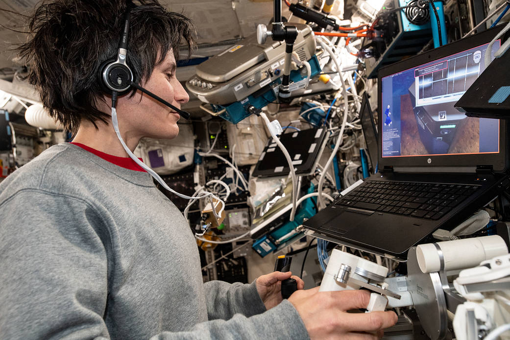 Astronaut Samantha Cristoforetti practices robotics maneuvers