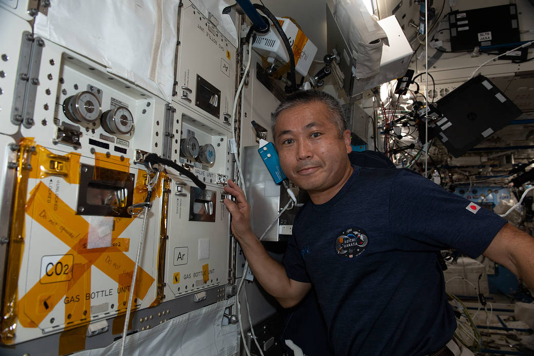 Astronaut Koichi Wakata switches an Argon gas supply line