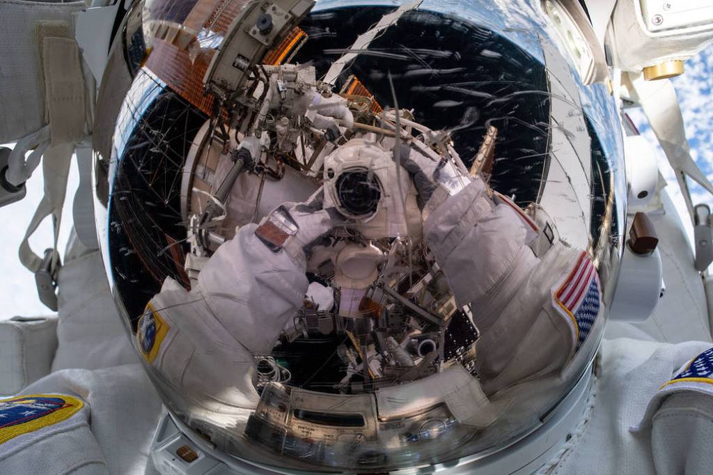 NASA astronaut Nicole Mann takes a "space-selfie"