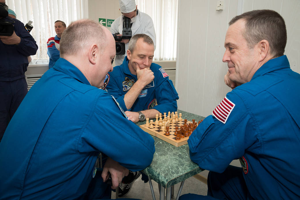Expedition 55 Crew Plays Chess During Pre-Launch Activities