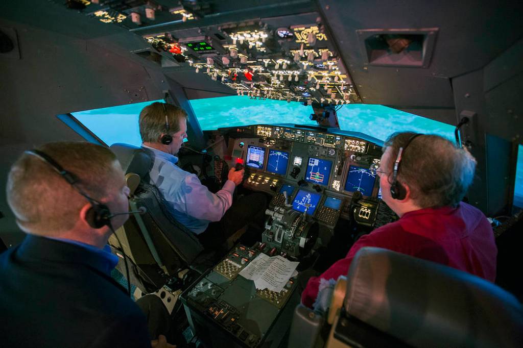 United Airlines officials see aircraft stall and upset recovery simulations in NASA's Integration Flight Deck simulator