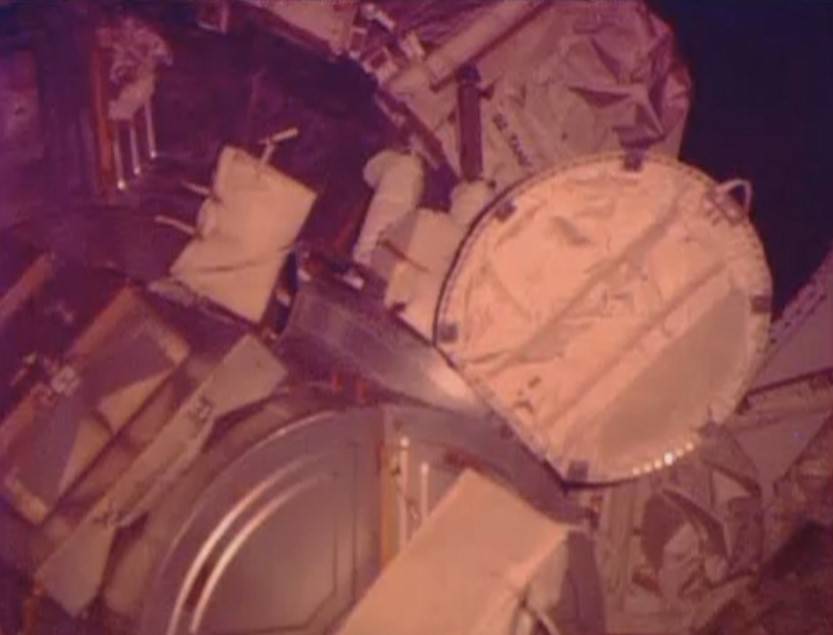 parmitano external camera view entering crew lock