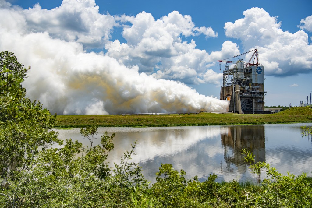 2023年6月22日，美国宇航局在密西西比州南部的美国宇航局斯坦尼斯航天中心的弗雷德·海斯试验台上进行了RS-25热试车。