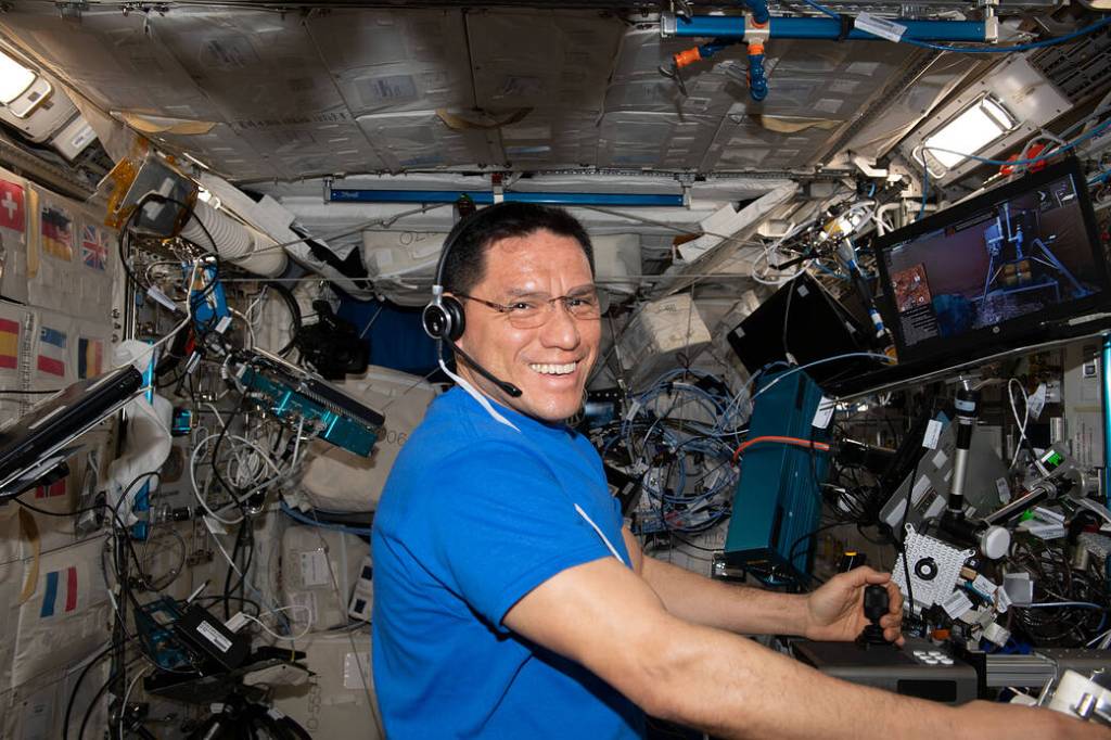 NASA Releases Its First International Space Station Tour in Spanish