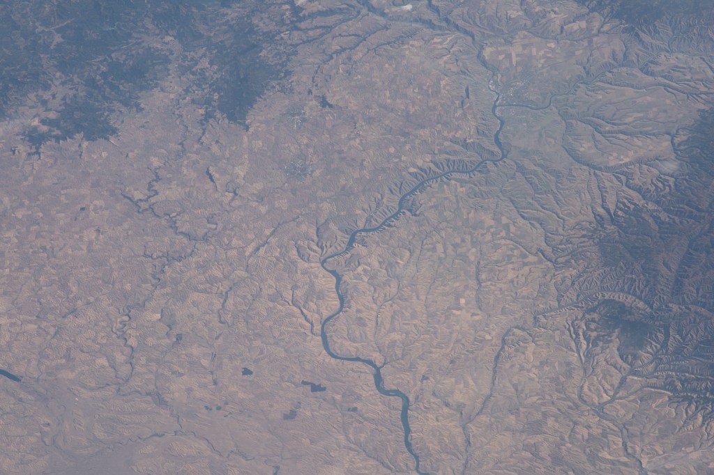 Snake River runs through the state of Washington in this photograph from the International Space Station as it orbited 262 miles above the Evergreen State.