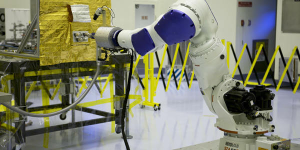 Research team creates working robotic arm console similar to