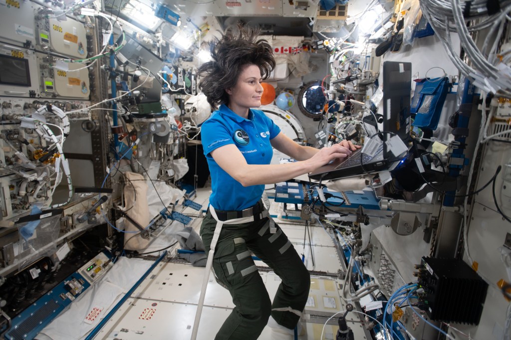 iss068e013297 (Oct. 8, 2022) --- ESA (European Space Agency) astronaut and Expedition 68 Commander Samantha Cristoforetti works on a laptop computer inside the International Space Station's Kibo laboratory module.