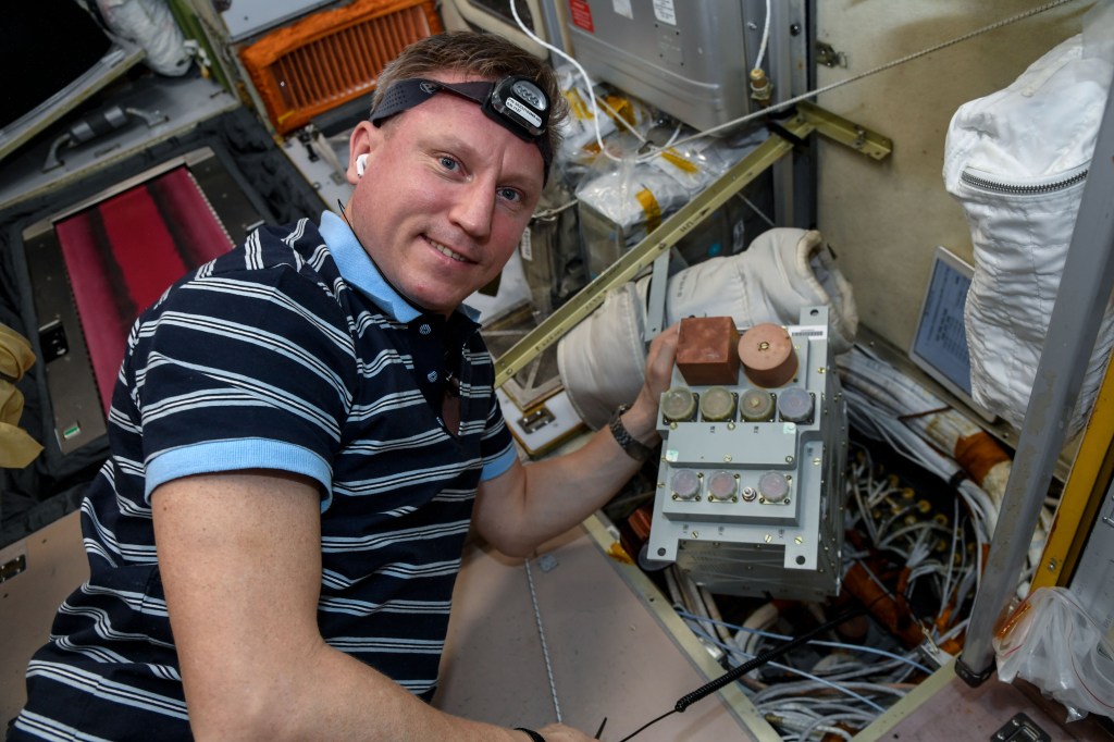 iss068e031777 (Dec. 22, 2022) --- Roscosmos cosmonaut and Expedition 68 Commander Sergey Prokopyev replaces power supply system components inside the International Space Station's Zvezda service module.