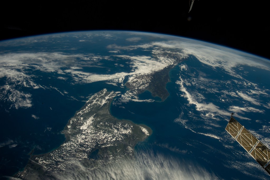 iss068e021004 (Nov. 7, 2022) --- The two main islands of New Zealand, North Island (at bottom) and South Island (at top), are pictured from the International Space Station as it orbited 269 miles above the island country east of Auckland. Credit: Koichi Wakata/Japan Aerospace Exploration Agency
