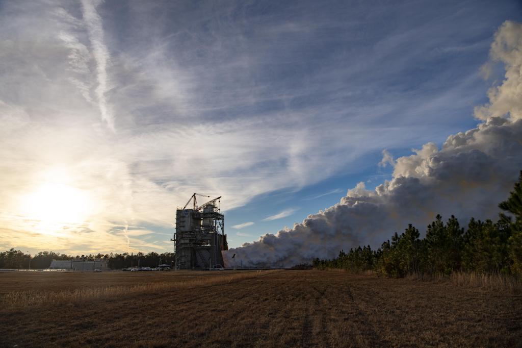 NASA Continues Artemis Moon Rocket Engine Tests with 1st Hot Fire of 2024