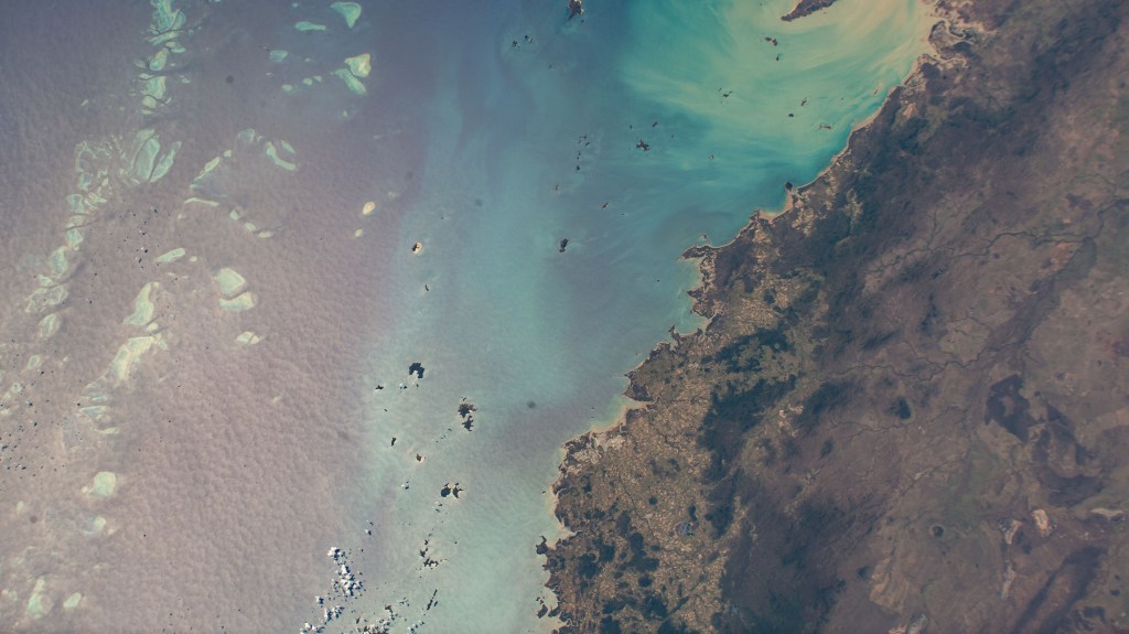 iss068e004262 (Sept. 30, 2022) --- The eastern coast of Queensland, Australia, on the Great Barrier Reef is pictured from the International Space Station as it orbited 261 miles above the island continent.