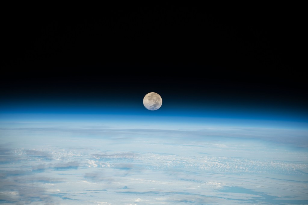 iss068e027836 (Dec. 8, 2022) --- The Full Moon is pictured setting below Earth's horizon from the International Space Station as it orbited 262 miles above the Pacific Ocean. At the time of this photograph the Orion vehicle on the Artemis I mission was about 207,200 miles from Earth and 180,400 miles from the Moon, cruising at 1,415 mph.