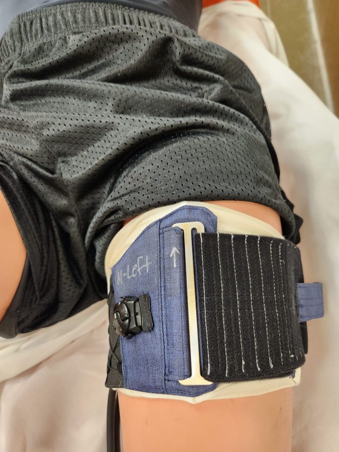 The Veno-constrictive Thigh Cuffs during Spaceflight (Thigh Cuff) examines whether tight cuffs on the legs change the way fluid moves around inside the body. If so, the cuffs could serve as a countermeasure against the problems associated with fluid shifts during spaceflight.