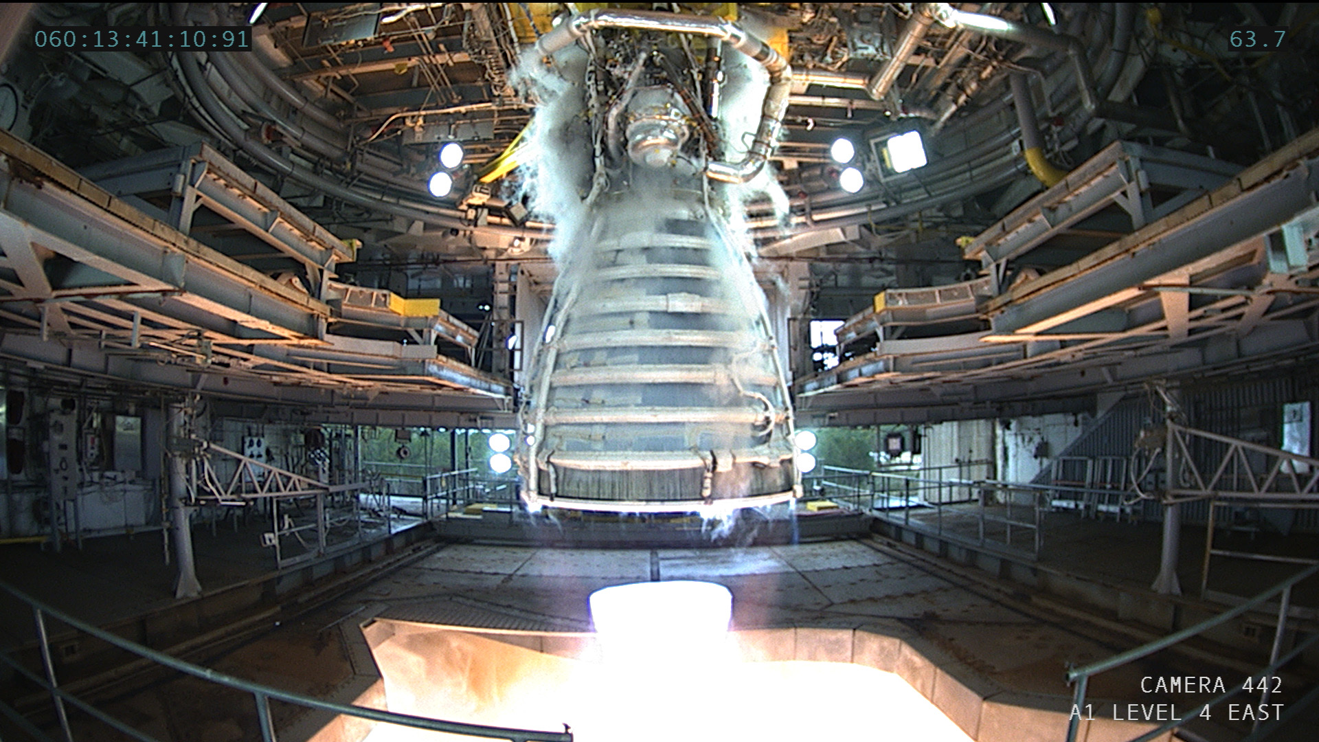 closeup of RS-25 engine during a hot fire