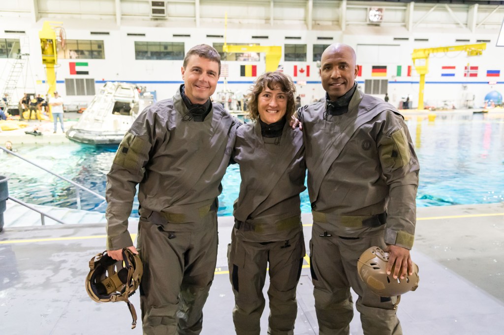 Artemis II NASA astronauts (from left) Reid Wiseman, Christina Koch, and Victor Glover during Exploration Ground Systems URT-10 Navy Diver Training at the Neutral Buoyancy Laboratory in Houston, Texas. Credit: NASA/Robert Markowitz 