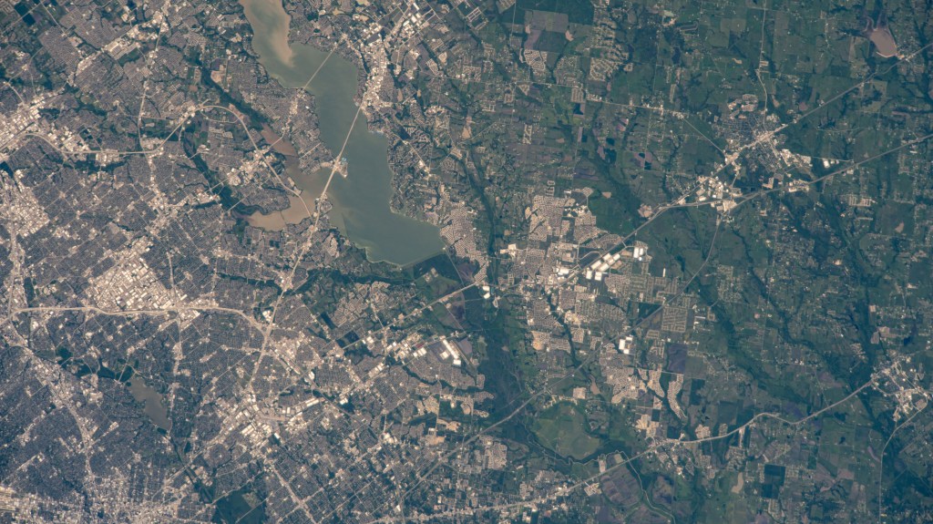 iss071e007521 (April 11, 2024) --- Dallas, Texas, its eastern suburbs, and Lake Ray Hubbard are pictured from the International Space Station as it orbited 260 miles above the Lone Star State.