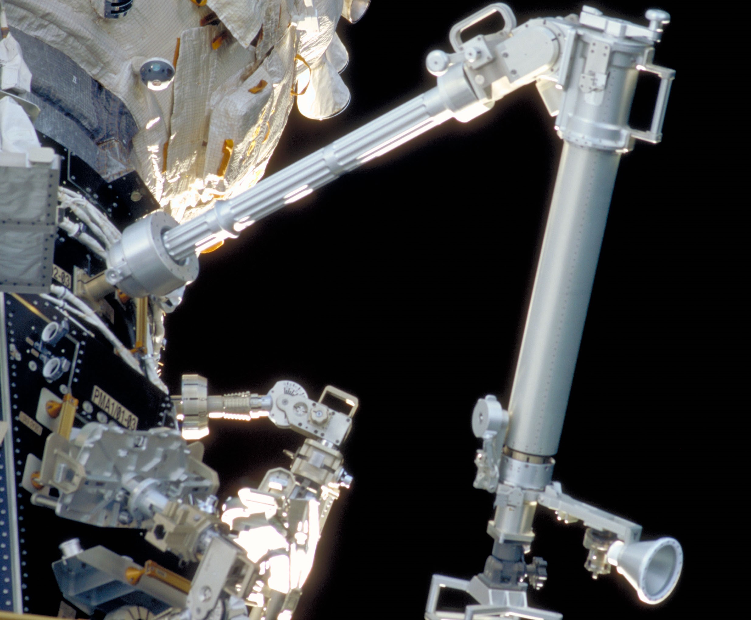 The Orbital Replacement Unit Transfer Device installed on the Pressurized Mating Adapter during the STS-96 spacewalk.